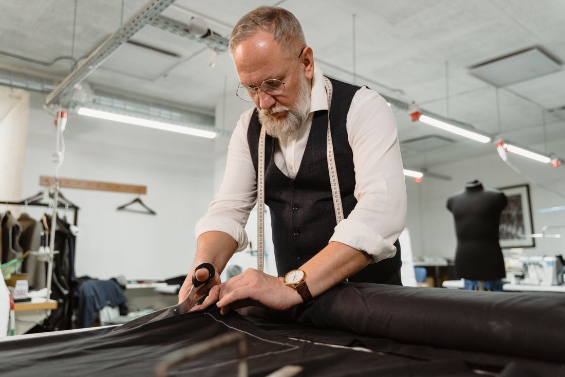 Pattern cutter at the cutting table